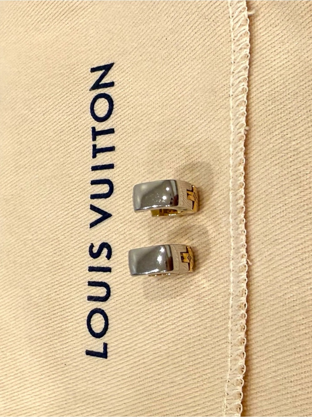 The Perfect Louis Vuitton Earrings - Picture 3 of 6